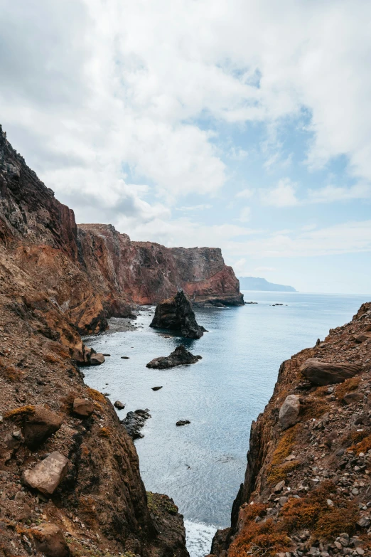 a rocky outcrop with water between two rocks