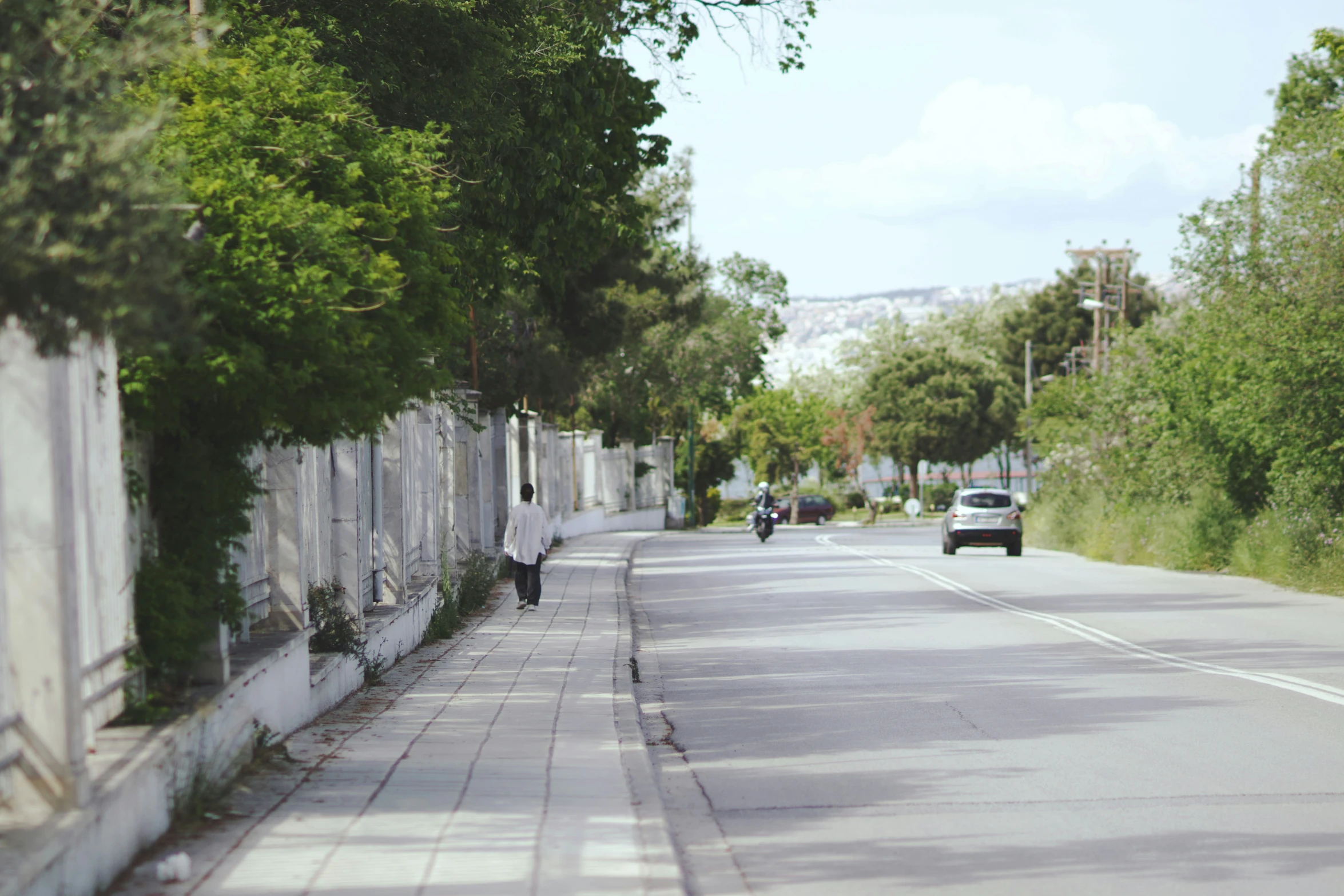 an image of a road that looks very deserted