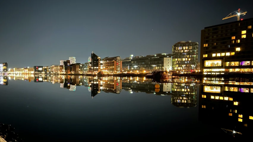 the skyline of a city is reflected in water