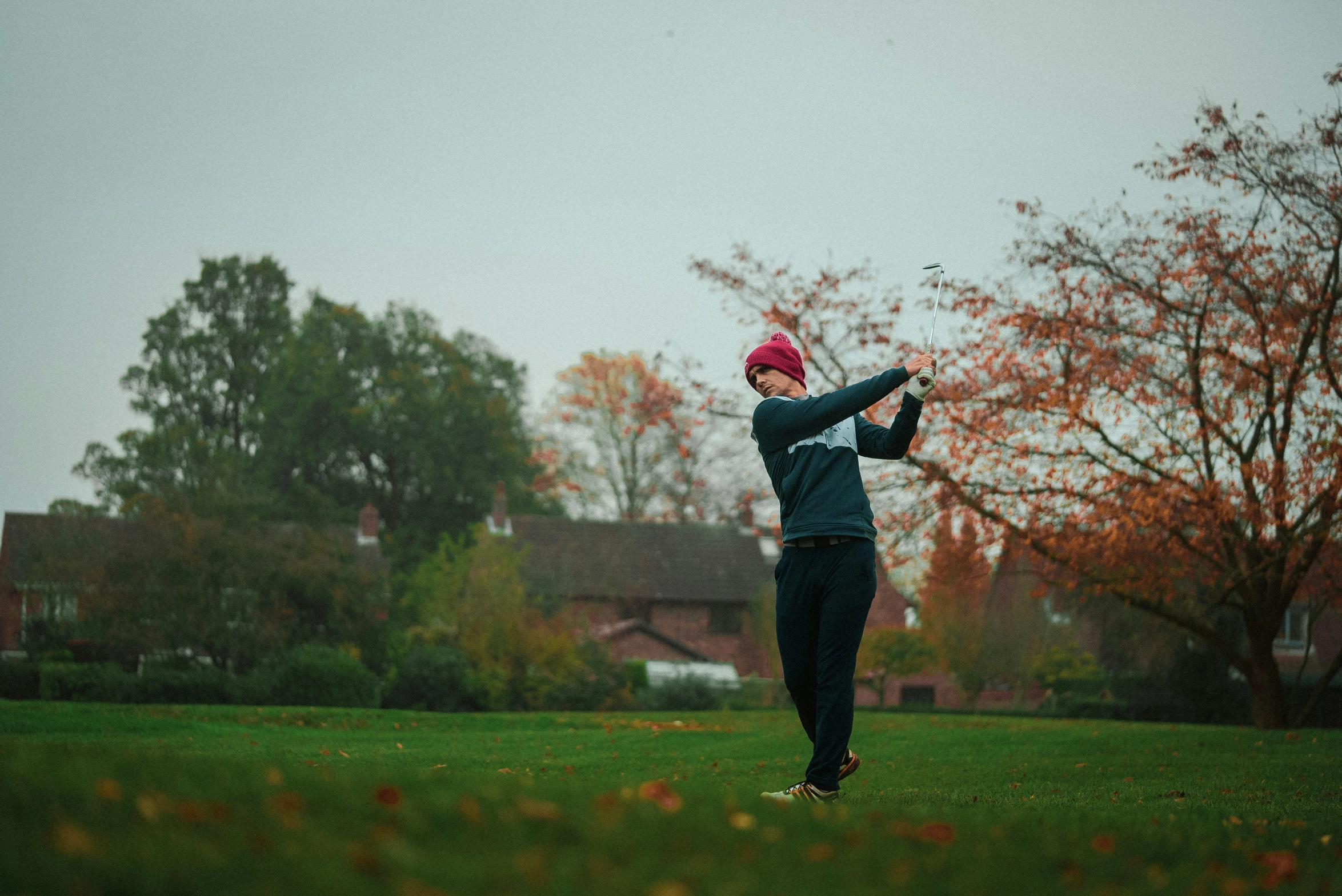 a man plays golf on the green lawn