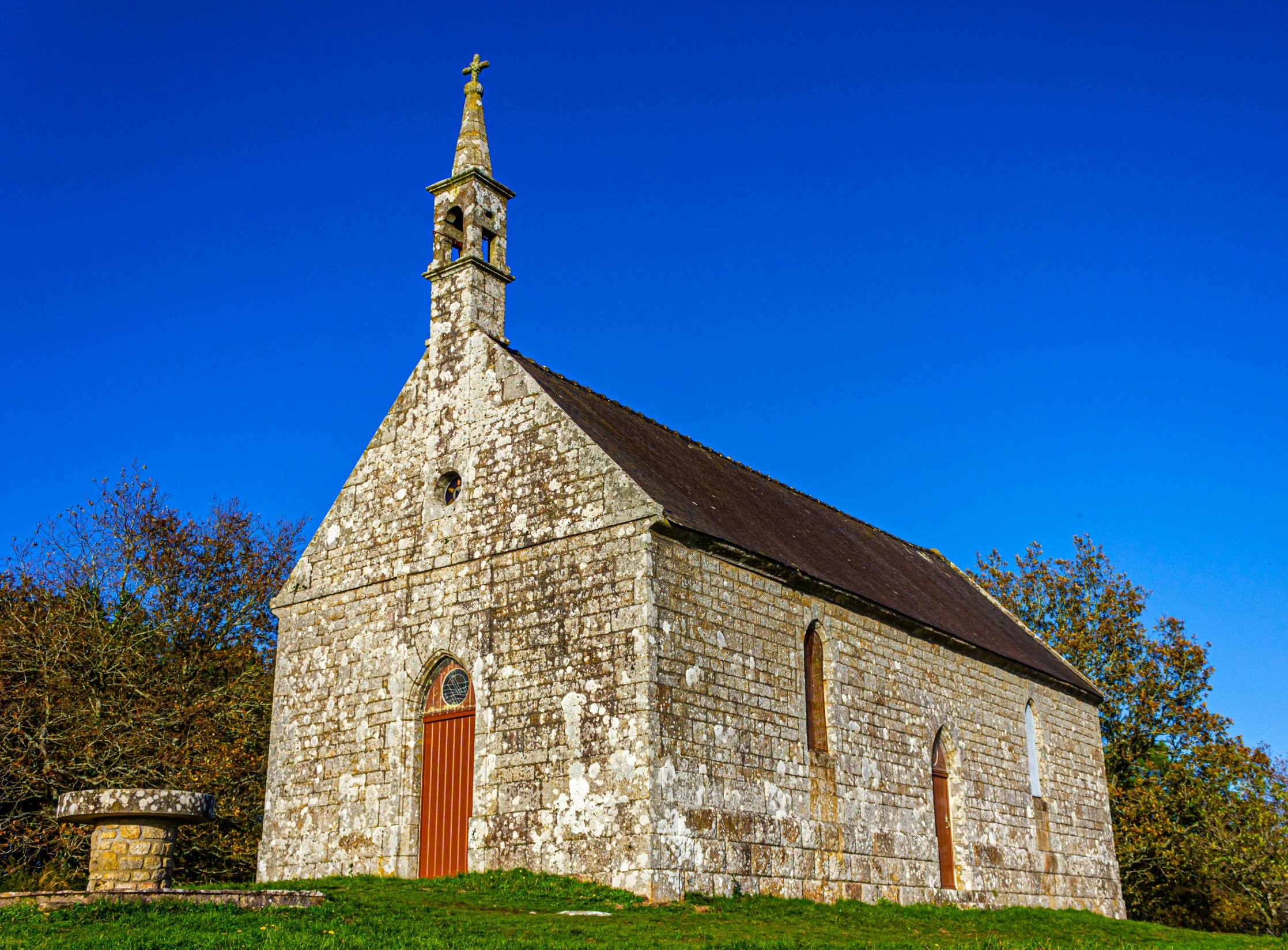 an old brick building with a steeple on top of it