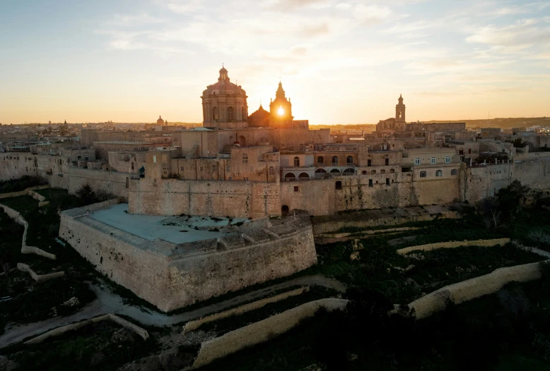 an image of a sunset in the city