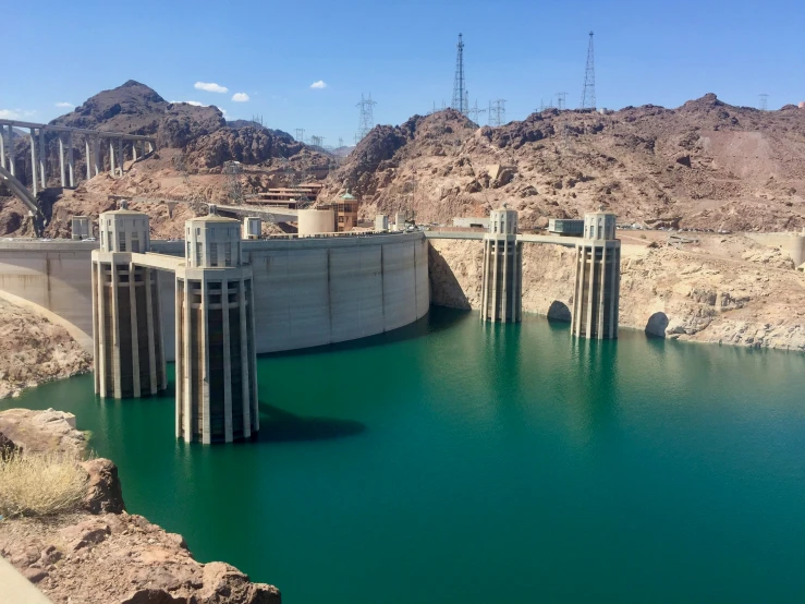 there is an industrial dam that is close to the mountains