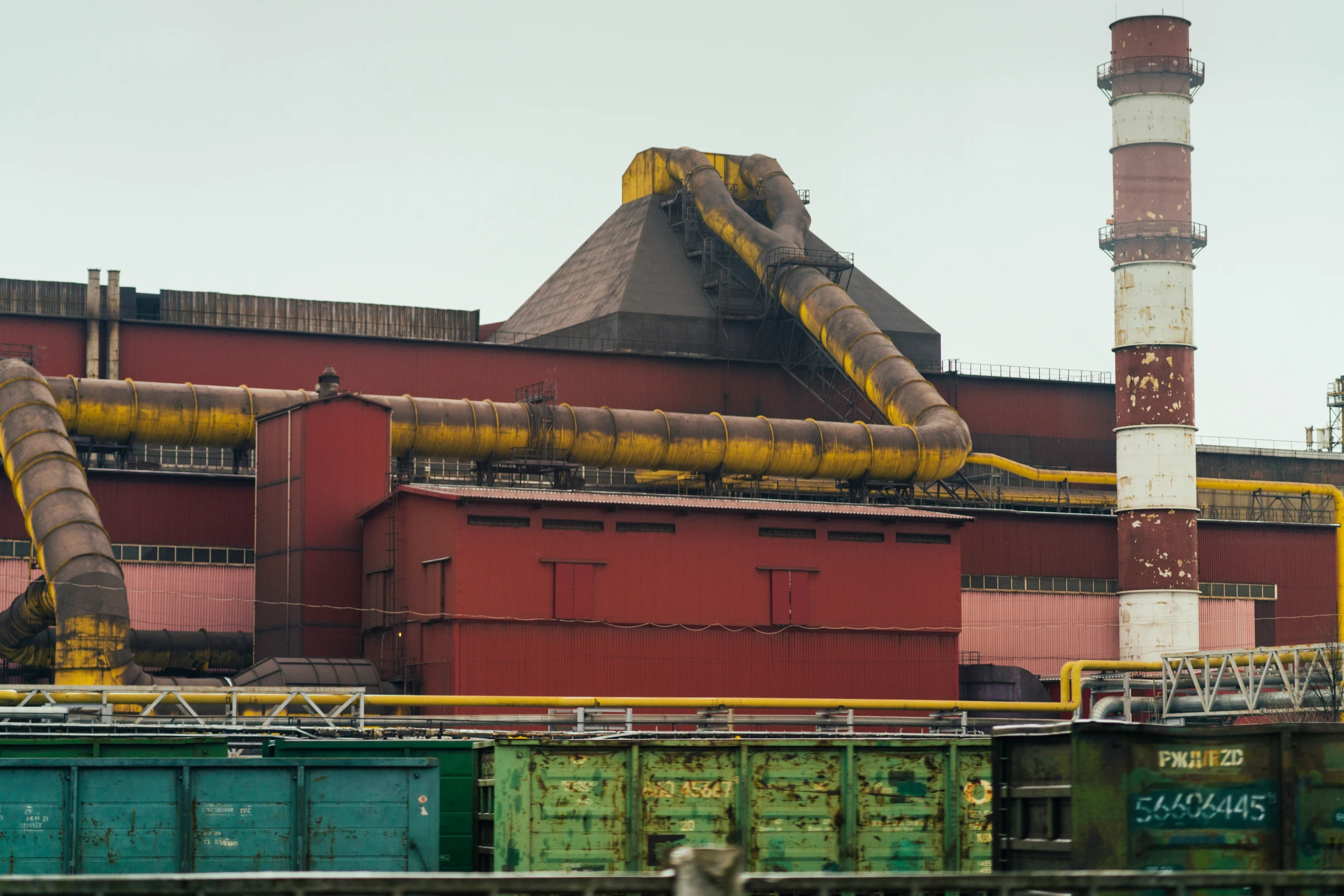 there is an old factory with red walls and a yellow roof