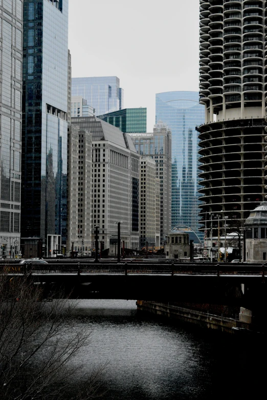 the skyline of a city is shown near skyscrs