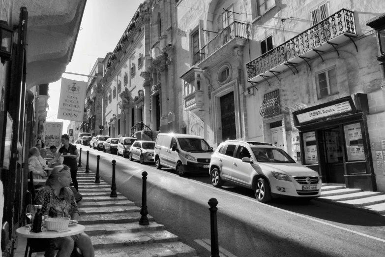 a group of cars parked in front of a building