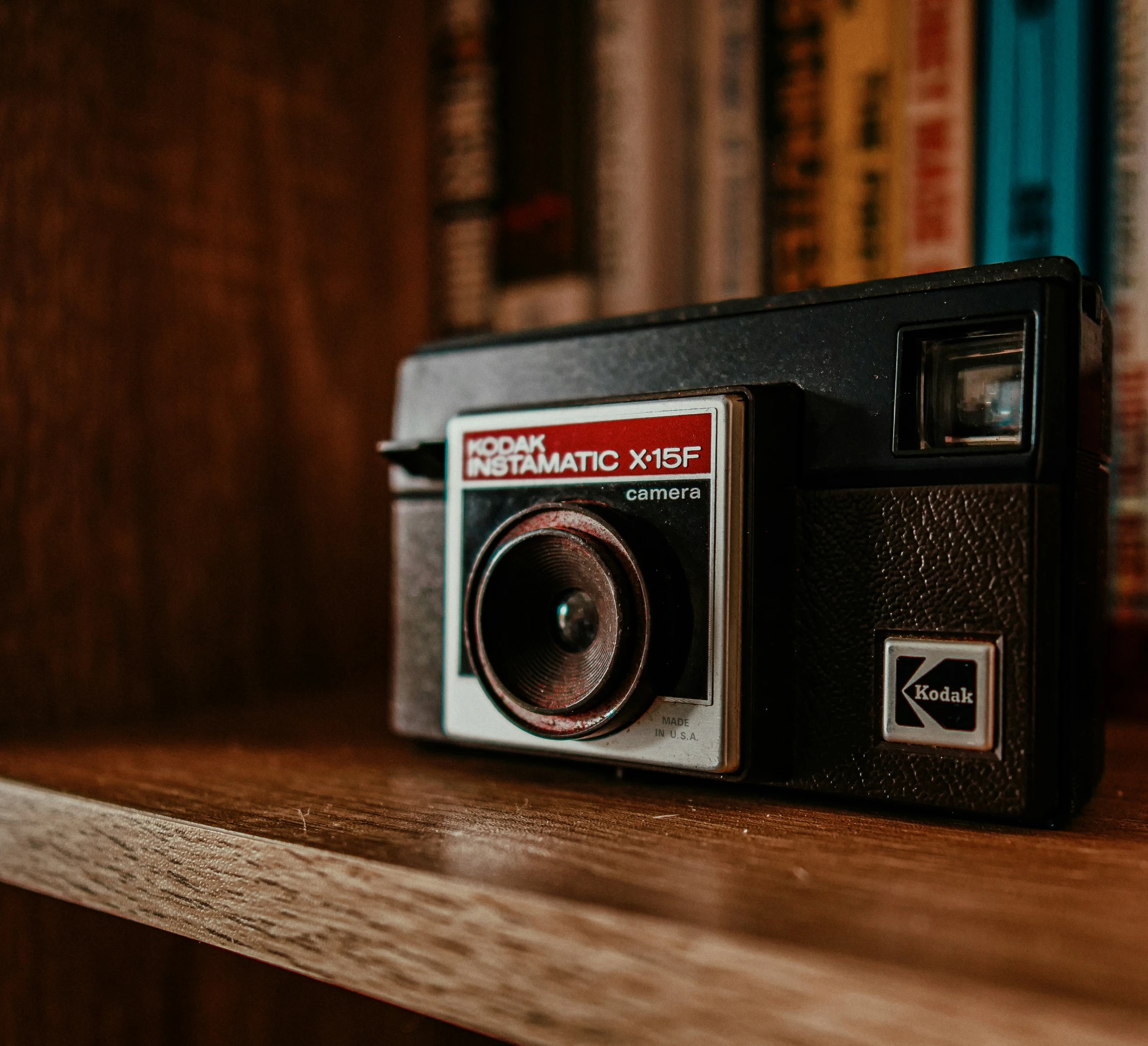 a camera sitting on top of a wooden shelf