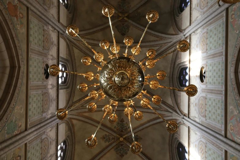 the ceiling light is very decorative and clean