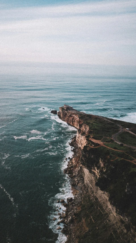 the shoreline and shoreline of the ocean is very beautiful