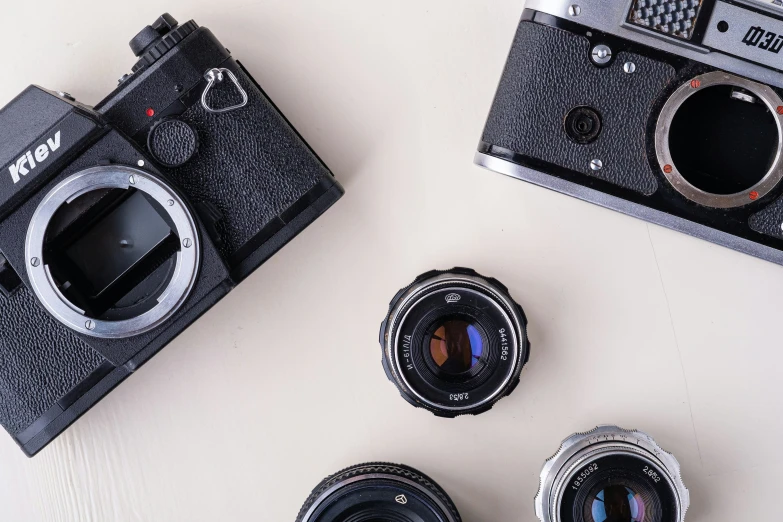 some old cameras sitting next to each other