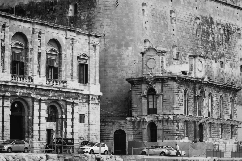 the buildings with cars are shown in black and white