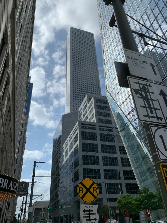 there are many buildings in the city together