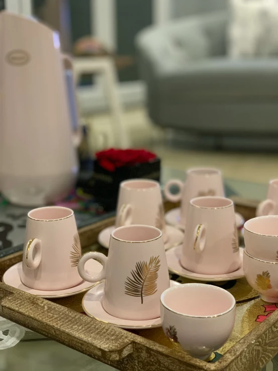 the cups and saucers are in a tray on the table