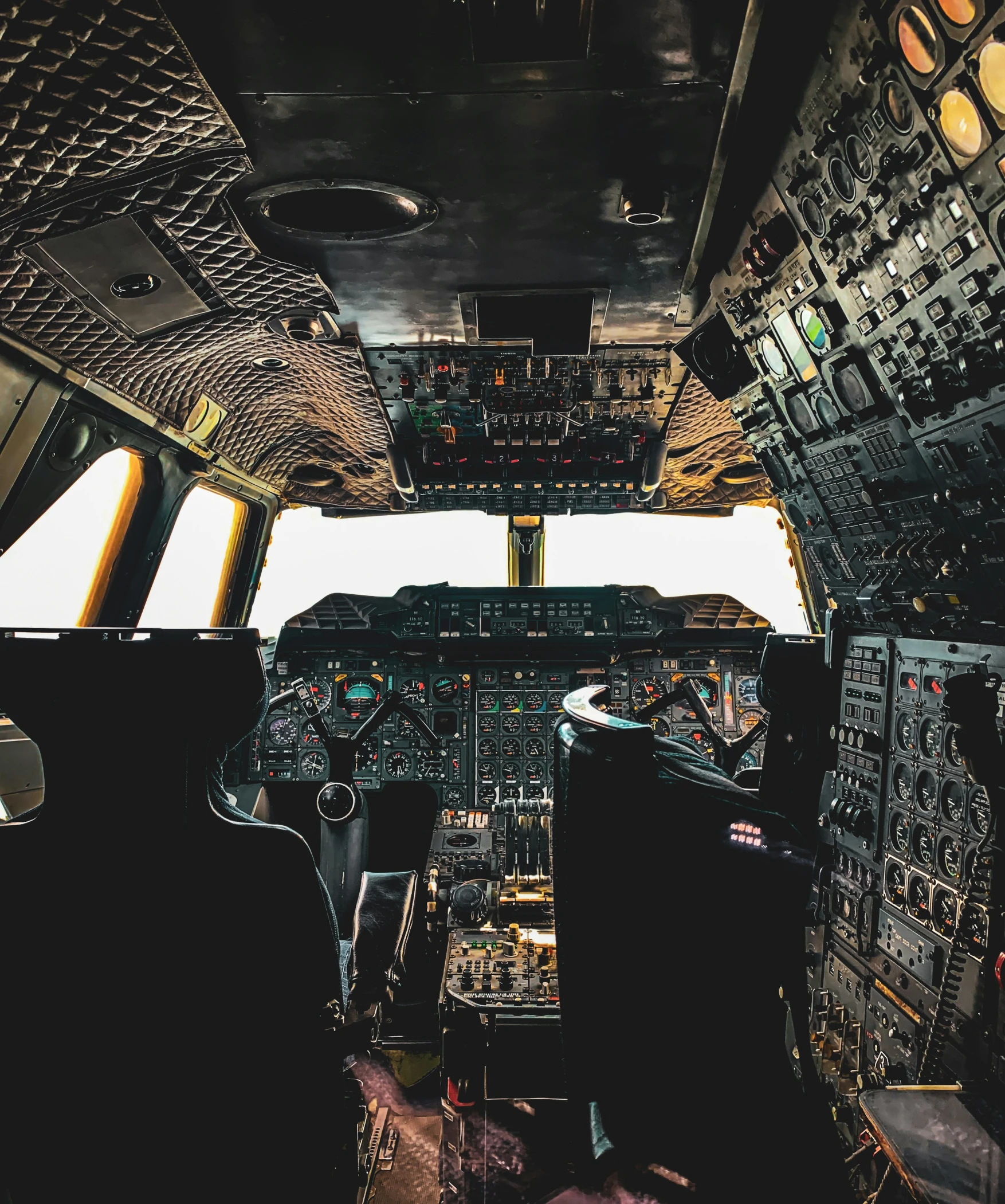 a po of the inside of an airplane cockpit