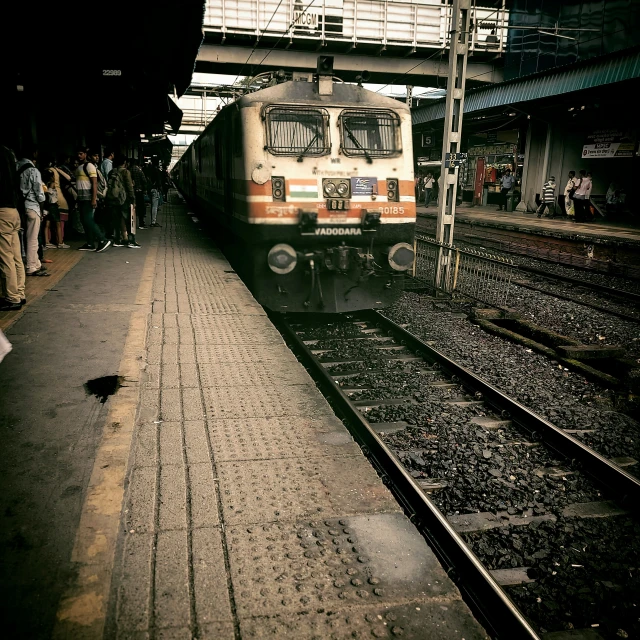 a train that is pulling into the station