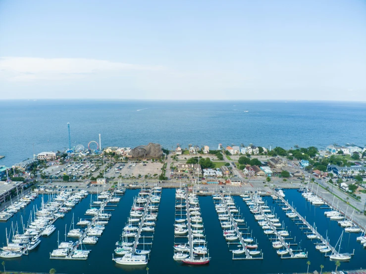 a lot of boats parked next to each other