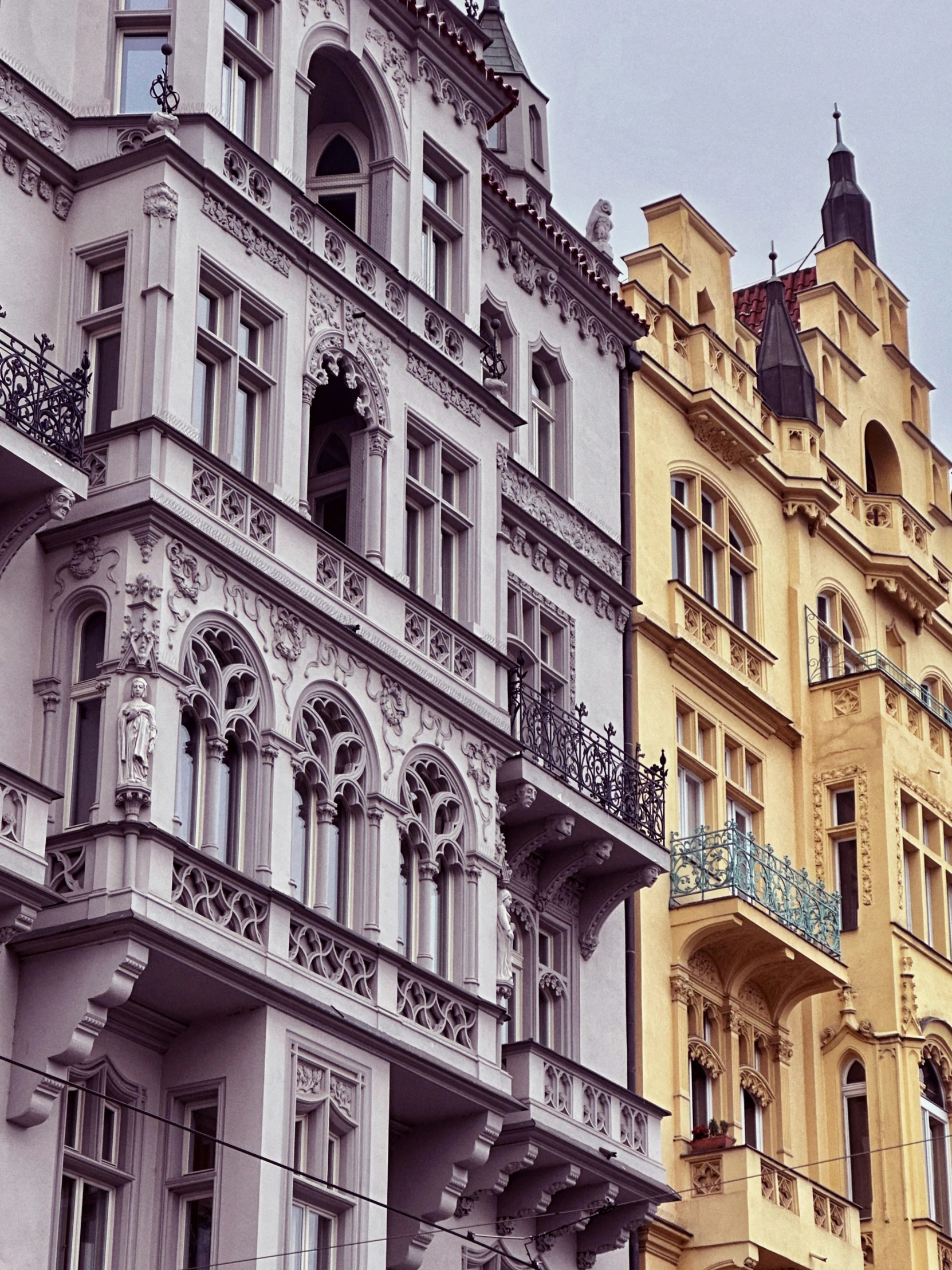 the building with balcony and windows has many windows