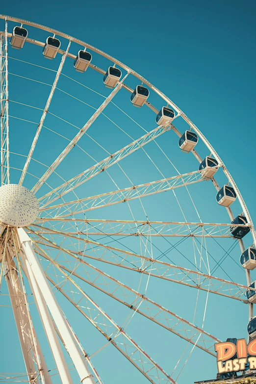 there are two giant ferris wheels in the amut park