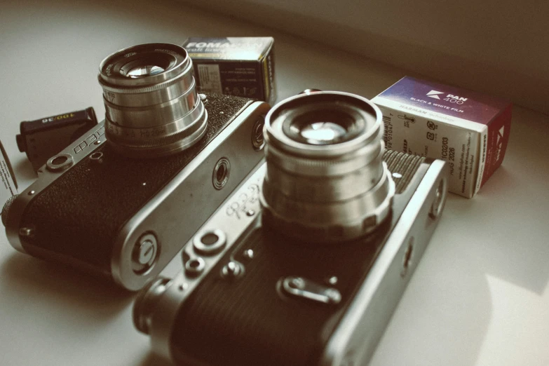 an old po camera is next to a box and a lens