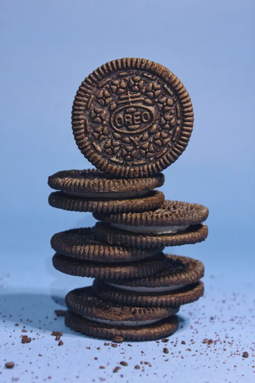 a stack of cookies is on top of each other