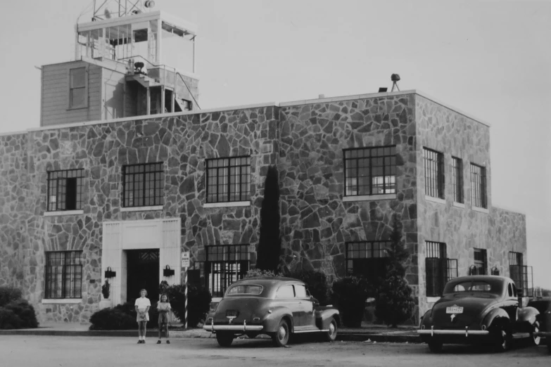 a large building with cars parked outside it