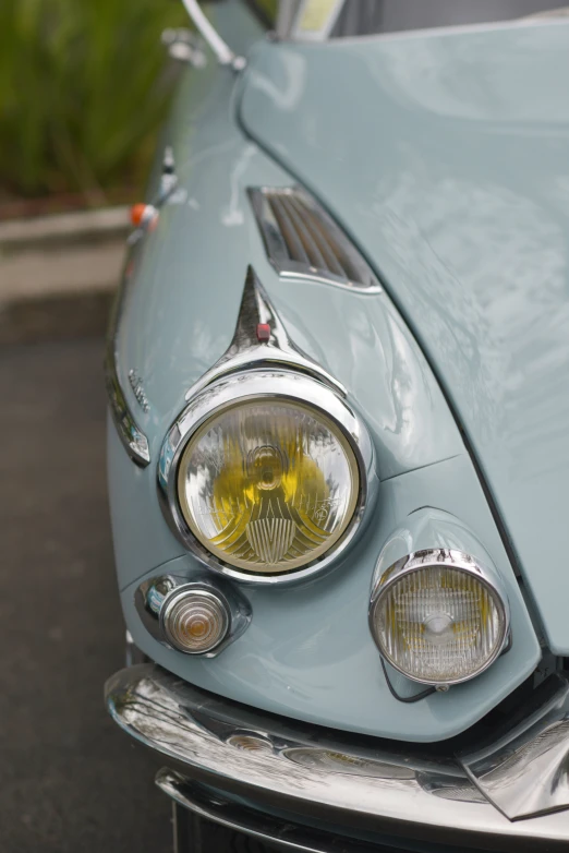 an old car headlight is shown with a chrome hood