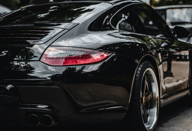 a close up of the taillights of a mercedes benz car