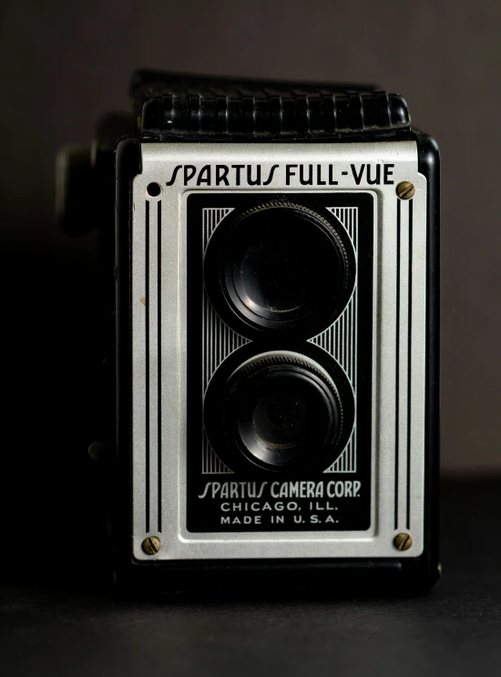 an old antique camera sitting on top of a table