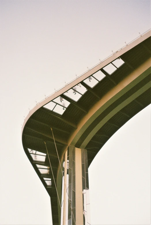 this is a po of a bridge going over water