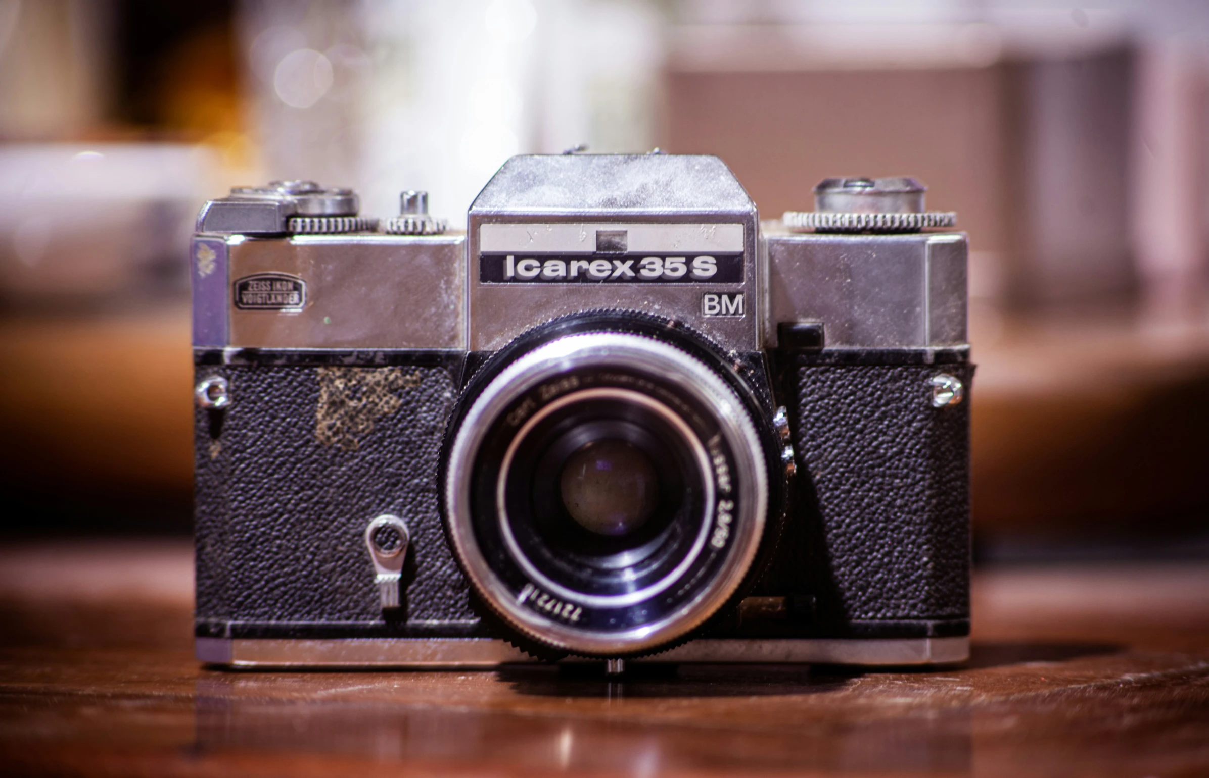 an old camera sitting on a table