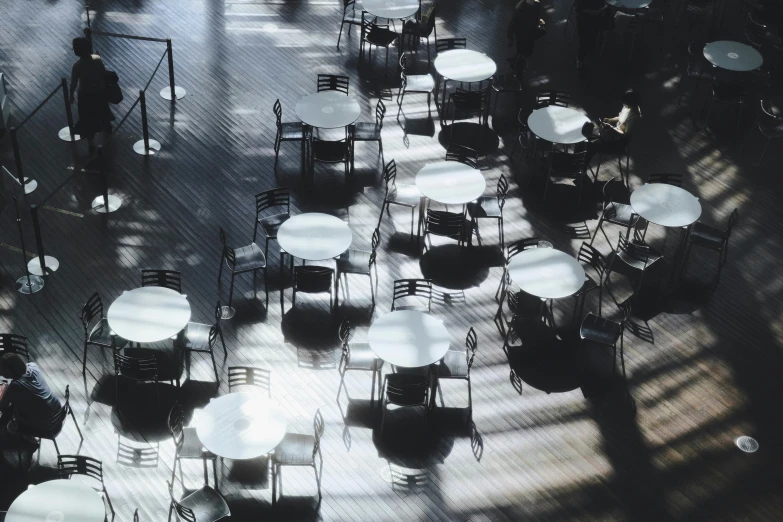 tables and chairs are sitting along the pavement