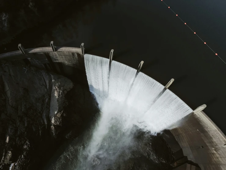 the water is rushing into the spill wall