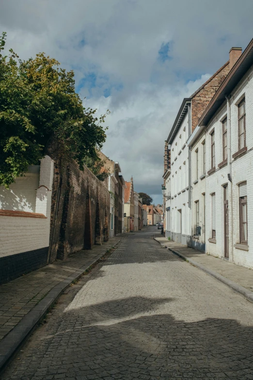 there is a sidewalk with a street and two buildings