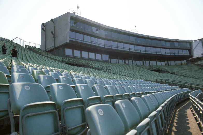 there is many seats in a row with many different angles