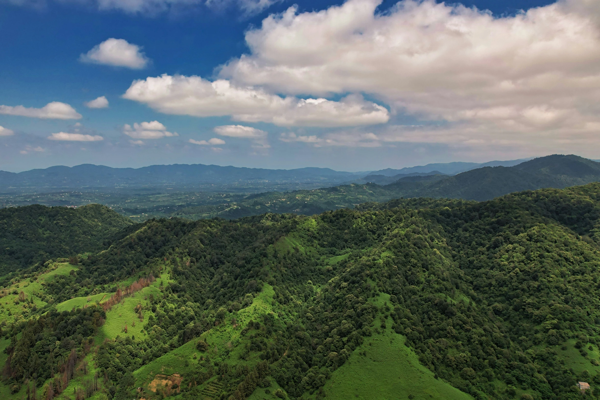 this is an aerial po of a valley