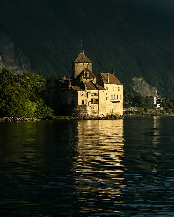 an old style house built on the edge of the lake