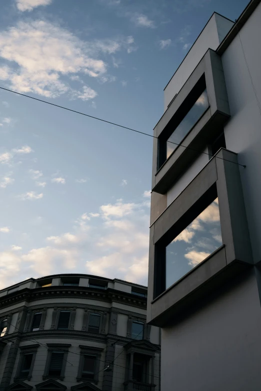 there are a building with no windows on this street