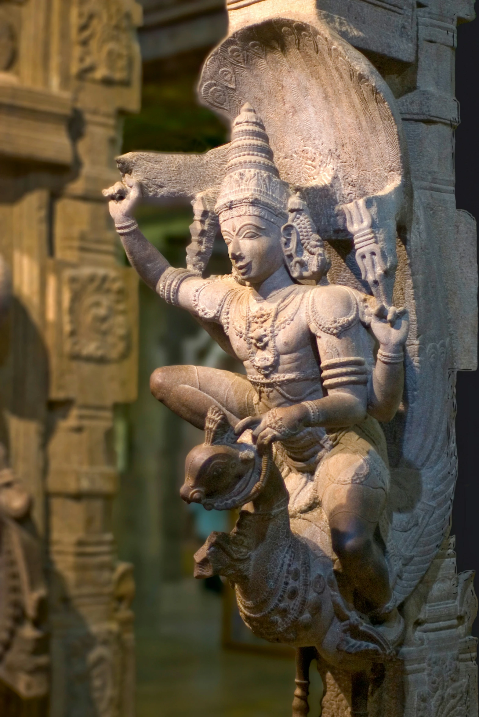 a statue sitting on the side of a wall