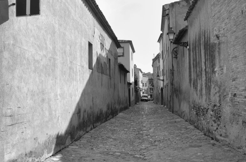 an old looking empty alley way in an old town