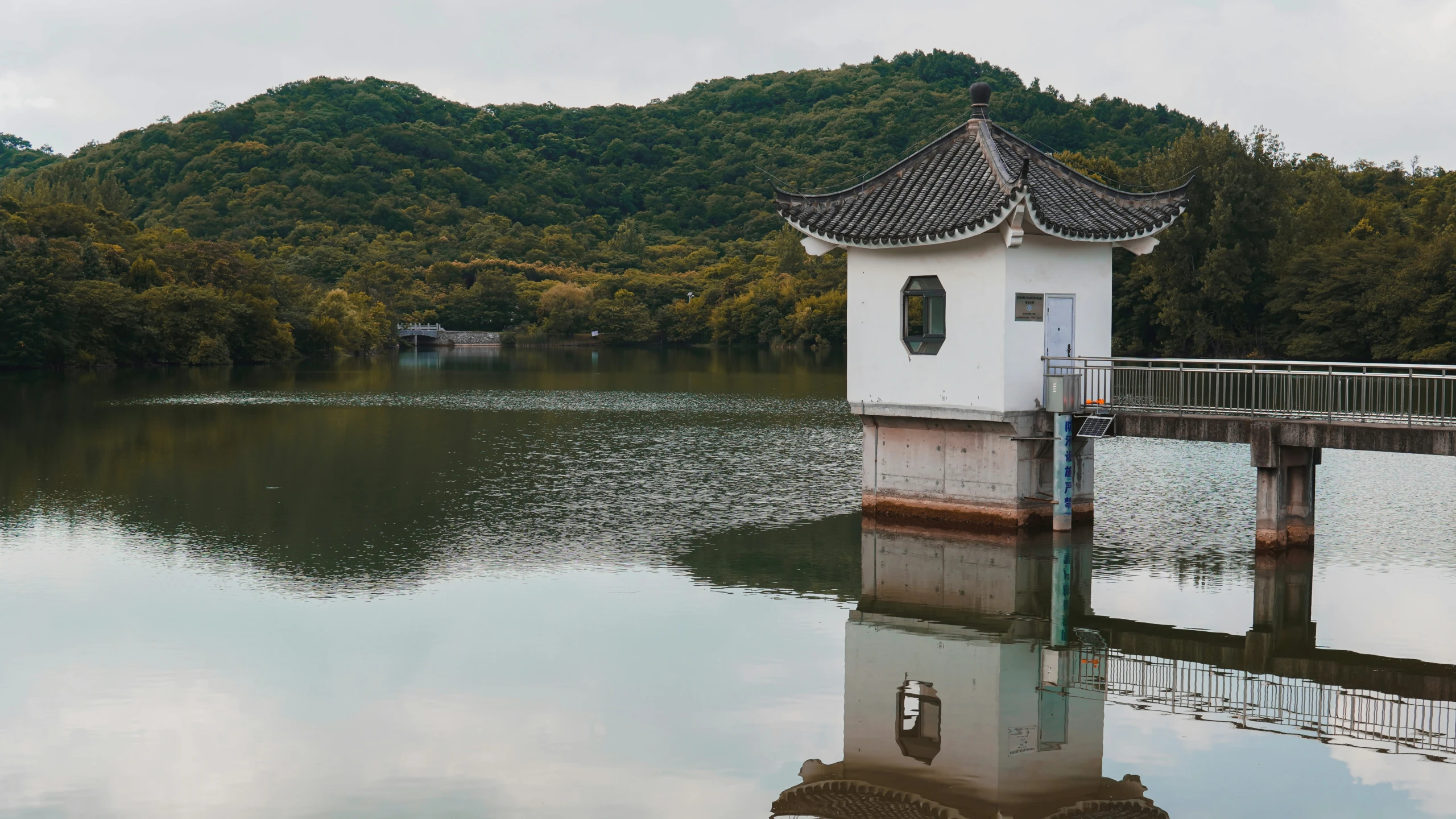 there is a small tower at the lake