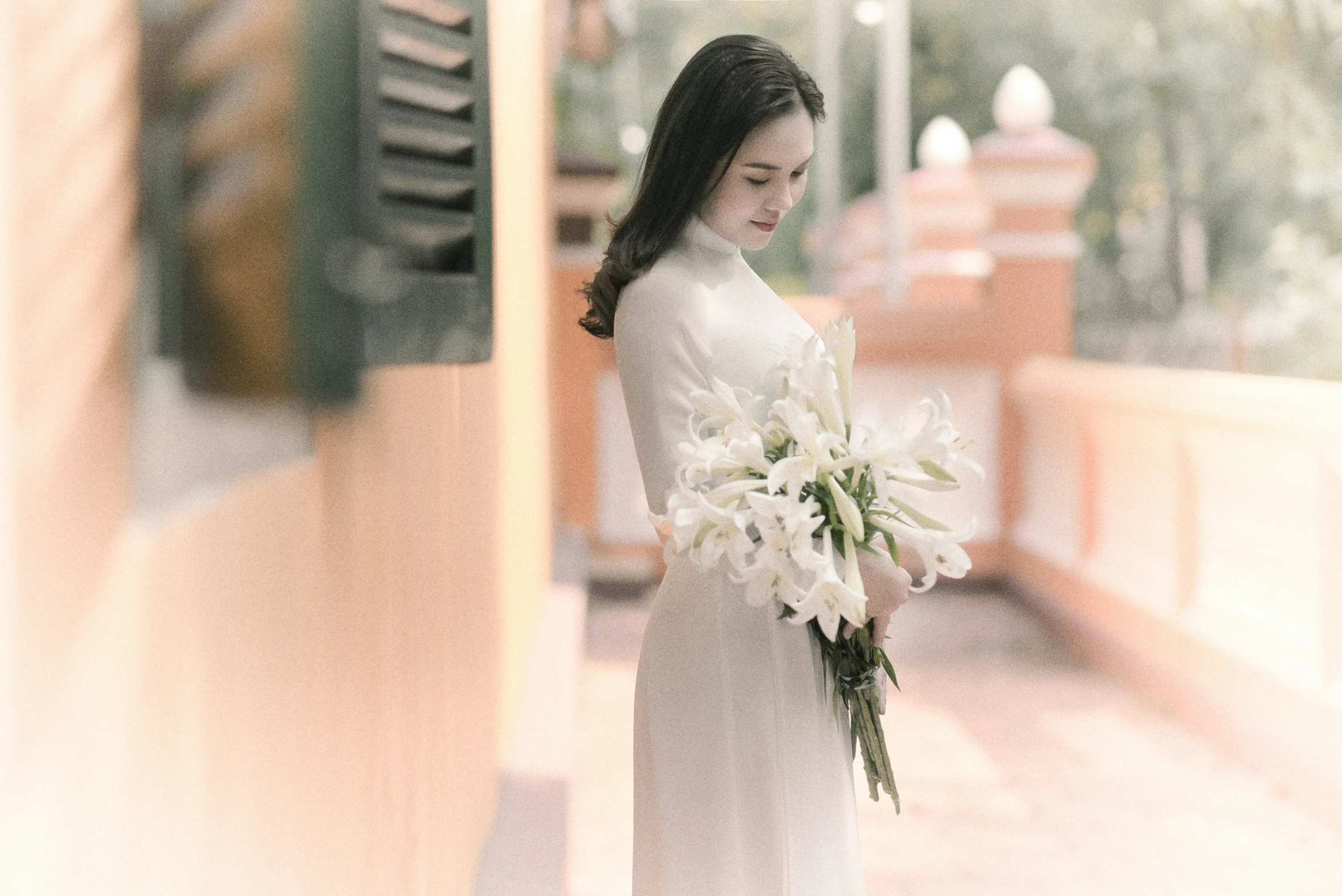 the young woman is holding her bouquet in her hand