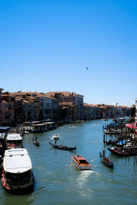 a river full of boats next to a city