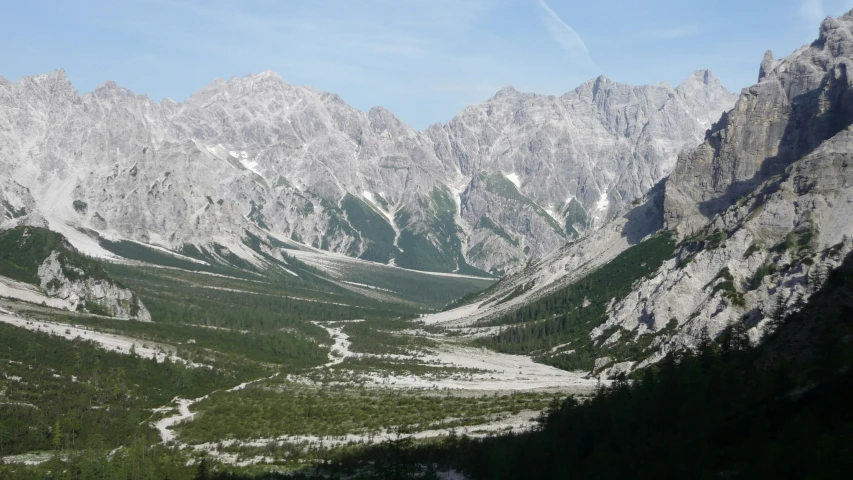 there is a mountain that has snow on it