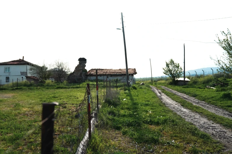 a old and abandoned house on the edge of a rural road