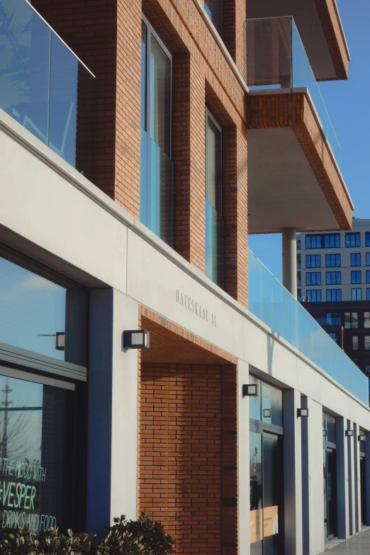 a building that has glass doors in front of it