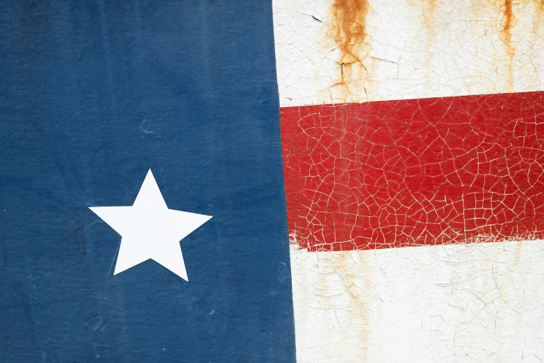 the texas flag painted on the side of a building