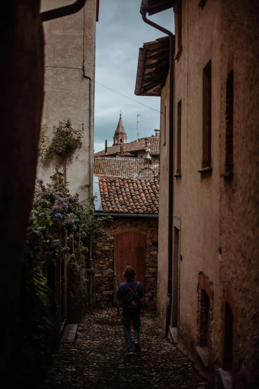 a narrow alley with buildings and houses along the length of one