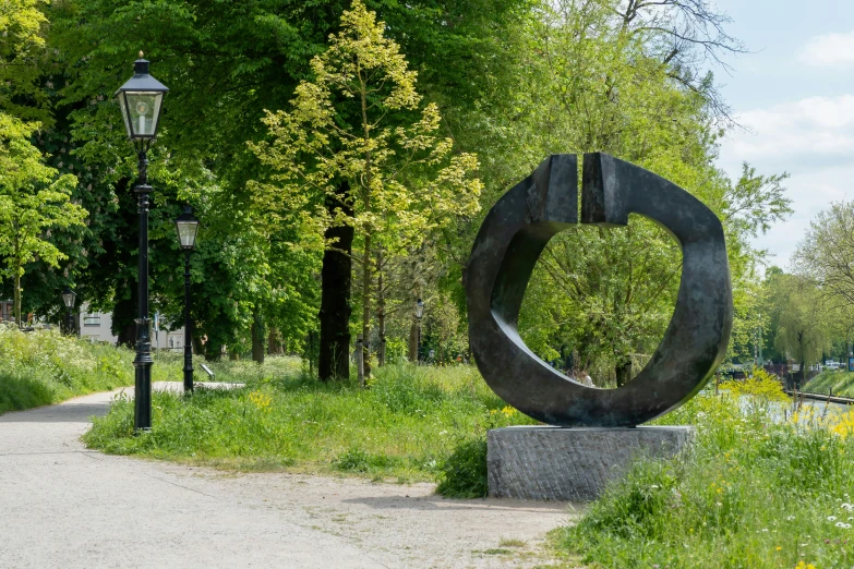 a statue in the middle of a sidewalk