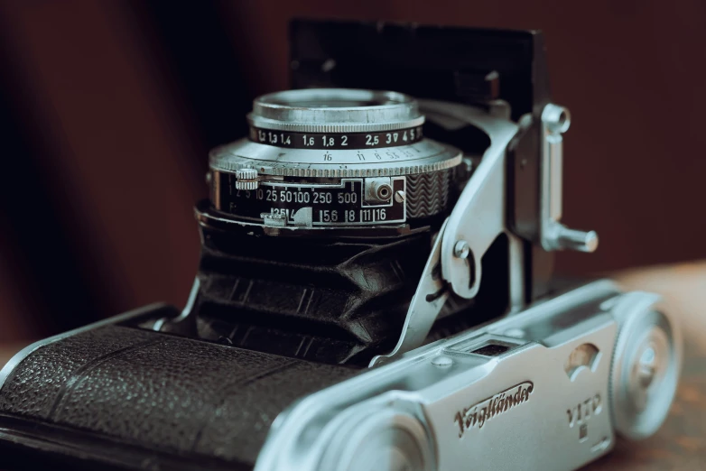 an old camera with a lens attached to it