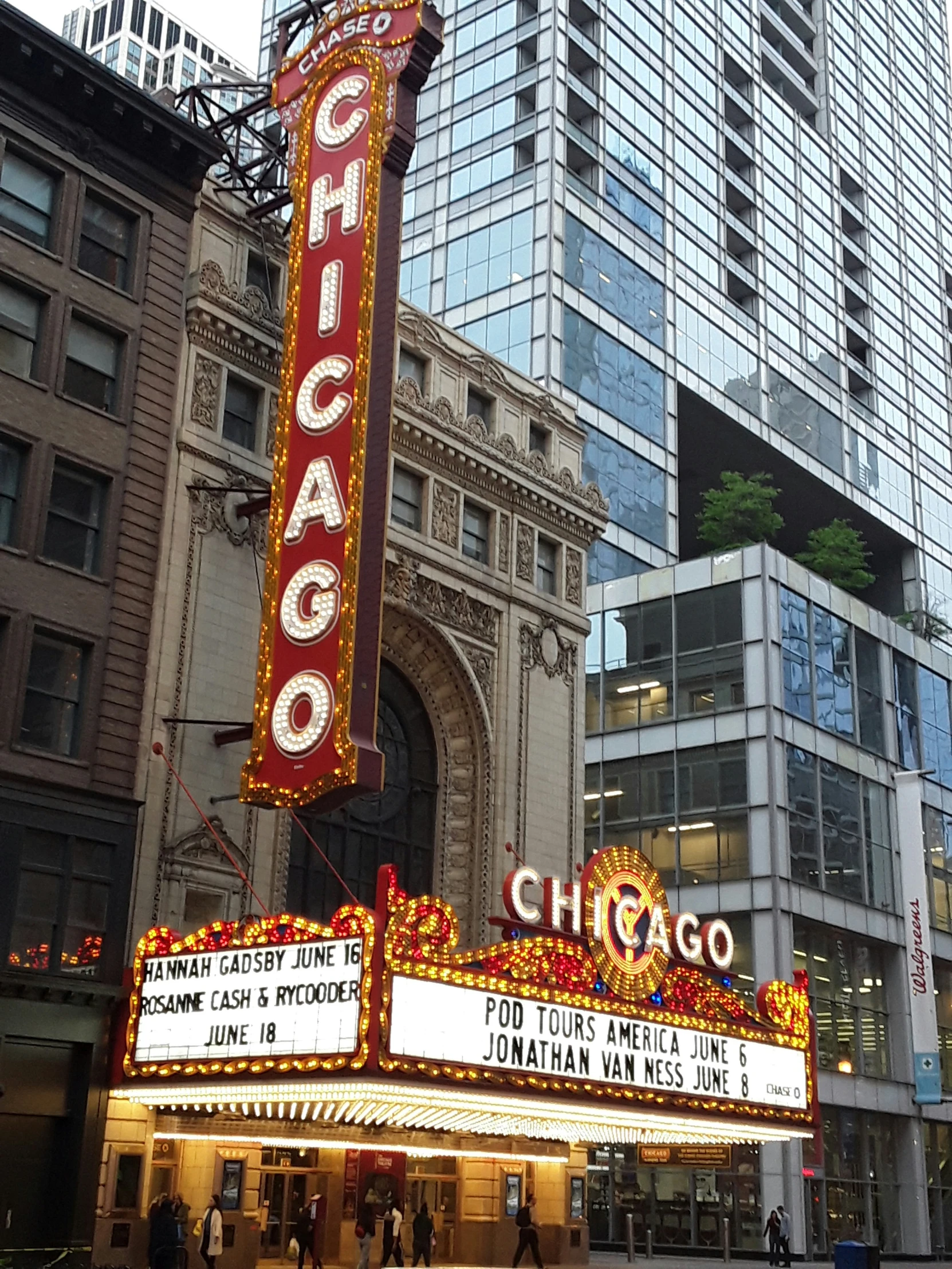 the chicago theatre sign has been restored into an elegant display